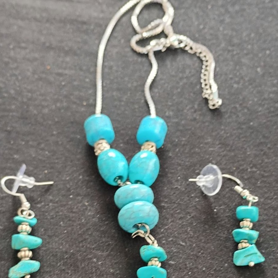 Turquoise nugget necklace with turquoise chip earrings