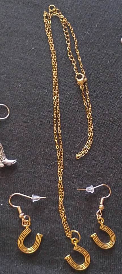 Gold horseshoe earring and necklace set